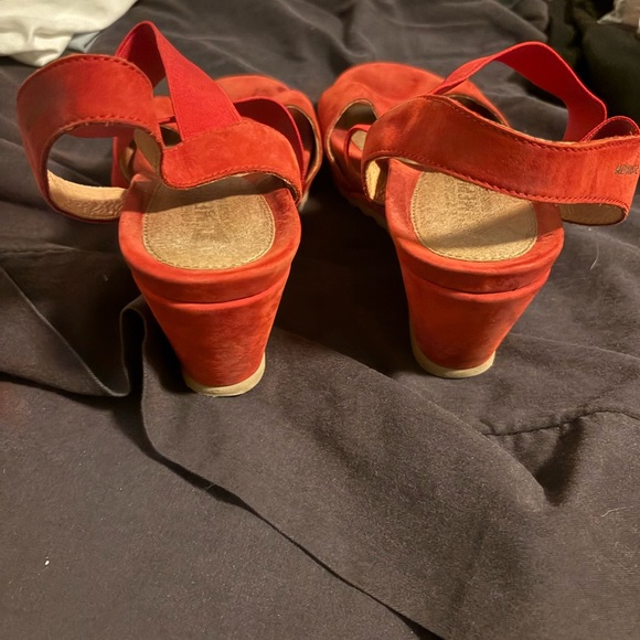 Mephisto Red Sandals Comfortable Stylish Design wedges - Picture 2 of 3